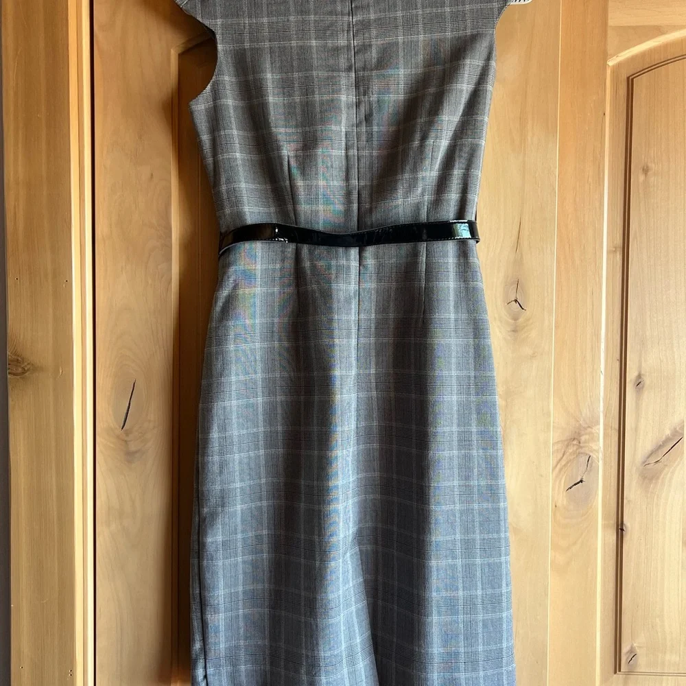 Women’s size 6 Dress Barn dress. - Picture 3 of 4